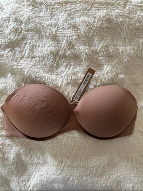 SKIMS Strapless Padded Ultimate Push-up in Sienna color